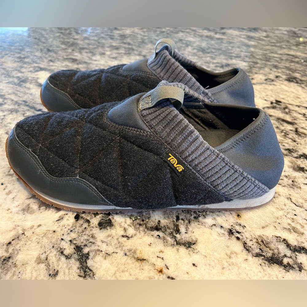 Teva slippers women’s 9